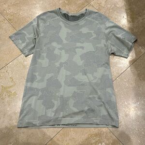 Lululemon T-Shirt